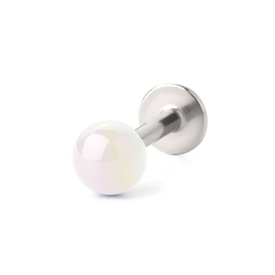 Labret med metallisk kula