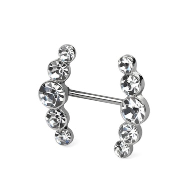 Bröstpiercing med böjda stenrader