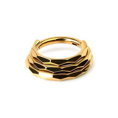 Trippelring i titan