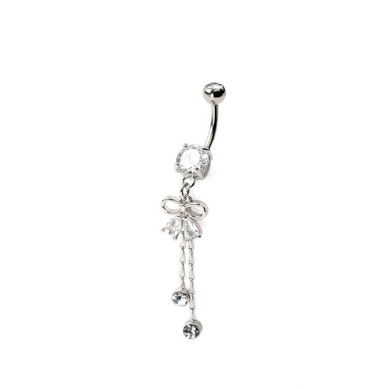 Navelpiercing med rosett och hänge