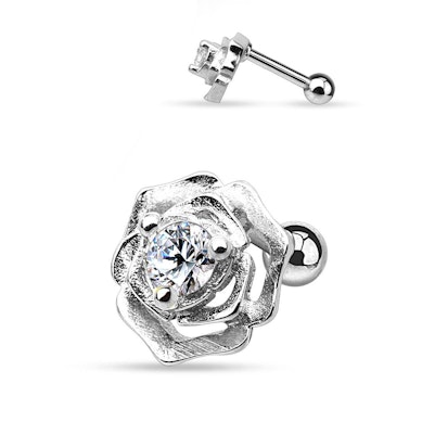 Öronpiercing med ros och sten