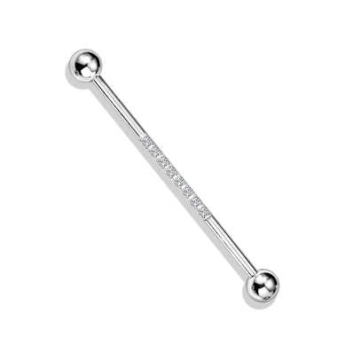 Industrial piercing med sten på rad