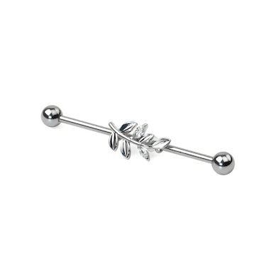 Industrial piercing med blad på gren