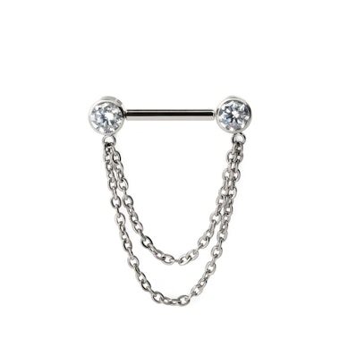 Bröstpiercing i titan med kedjor