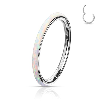 Ring gjord av titan med gänga och yttre opal