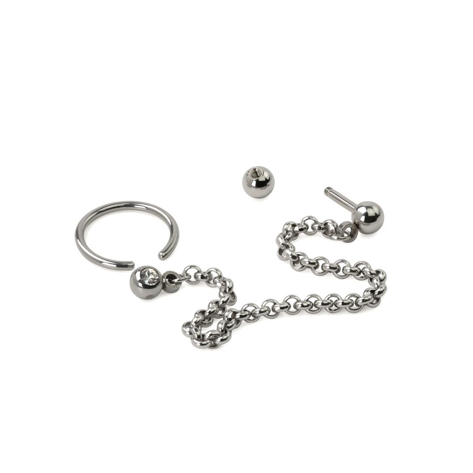 Ring och stav till tragus och helix med kedja