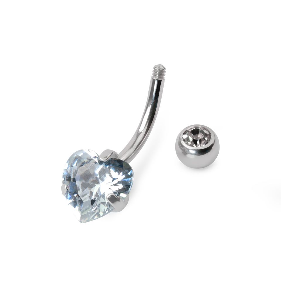 Navelpiercing av titan med hjärtsten