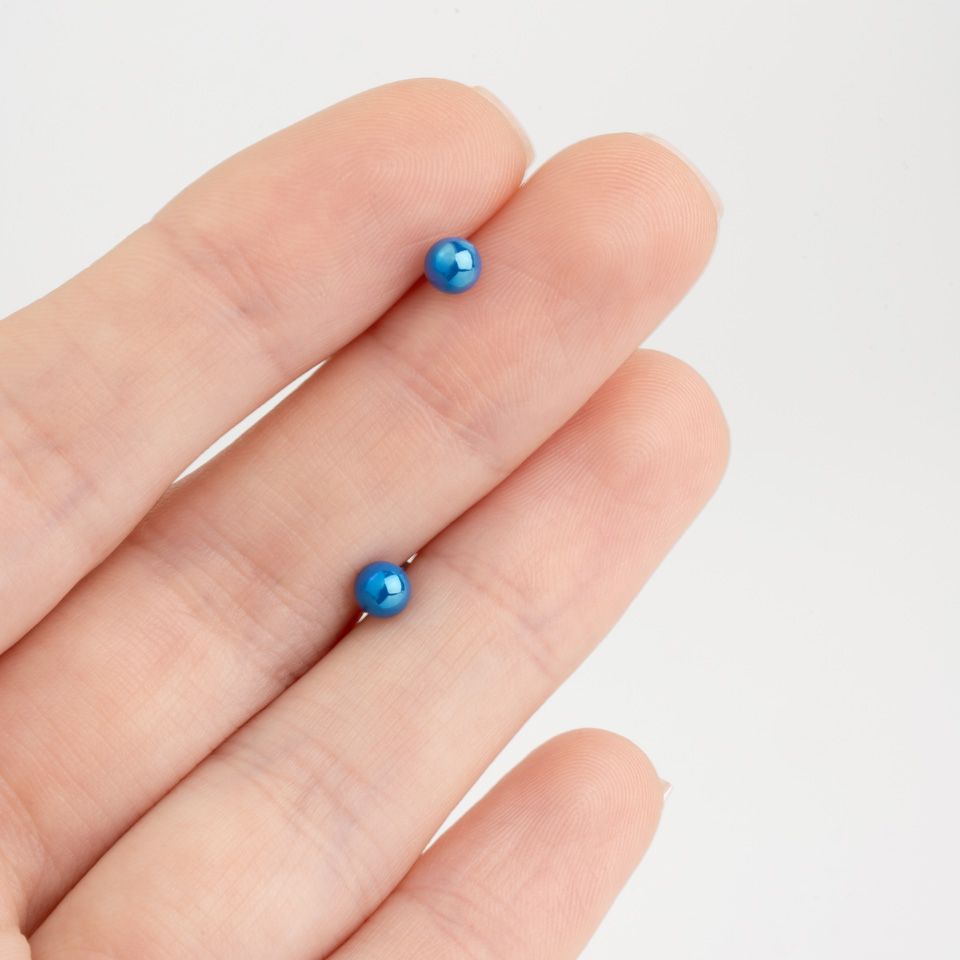 Labret med metallisk kula