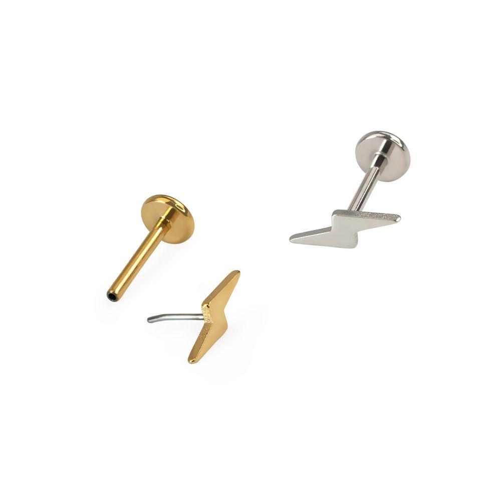 Blixtformad labret i titan
