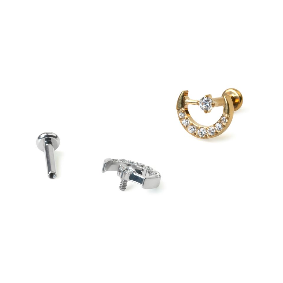 Labret i titan med måne och stjärna