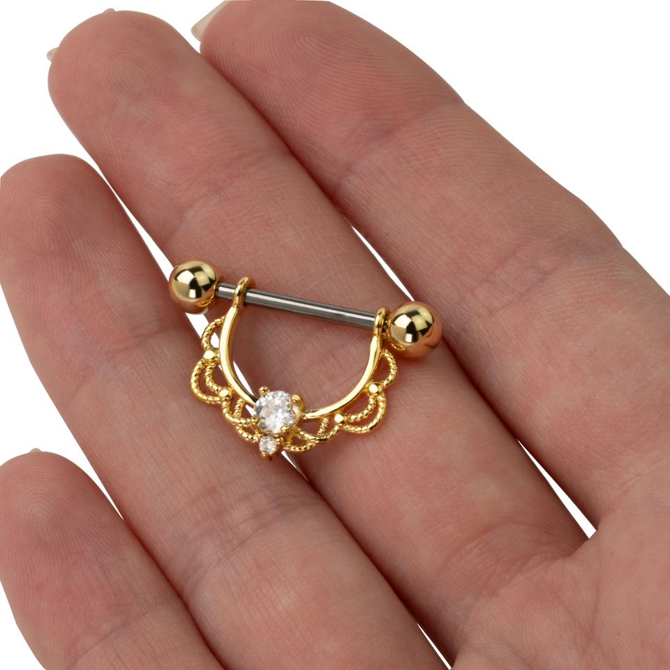 Bröstpiercing med filigran och stenar