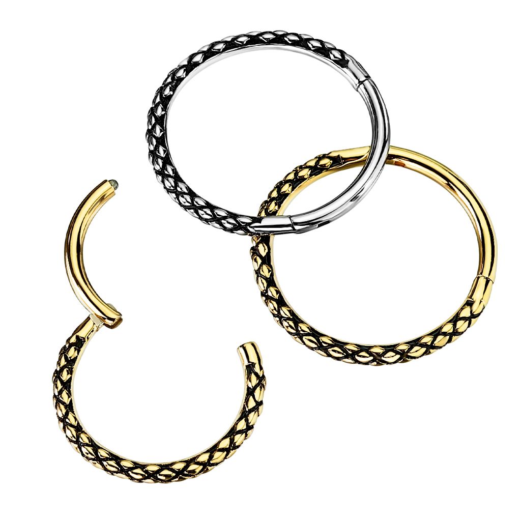 Segmentring med gångjärn och ormskinnsdesign