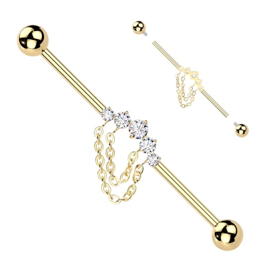 Industrial stav i titan med stenar och kedjor