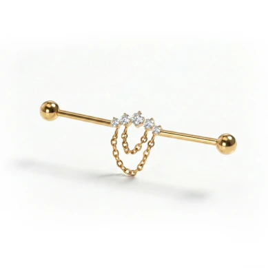 Industrial stav i titan med stenar och kedjor