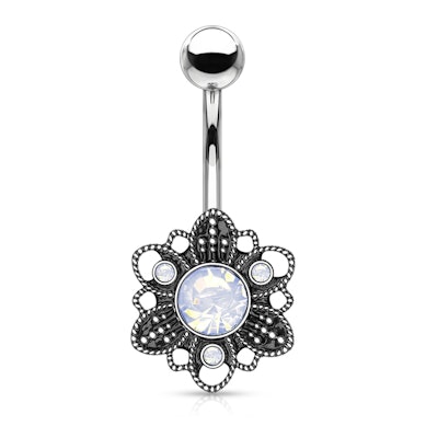 Navelpiercing med oxiderat blomma och sten av opalit