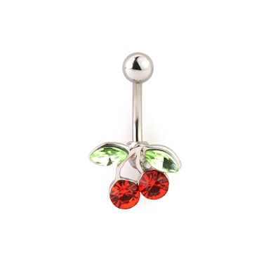 Navelpiercing med röda körsbär