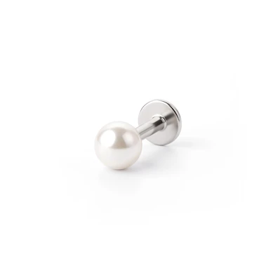 Labret med metallisk kula