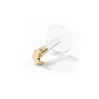 Labret av 14 karat guld med halvmåne