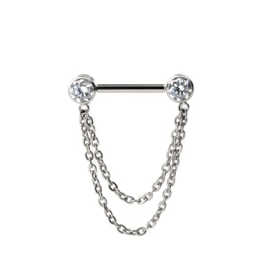 Bröstpiercing i titan med kedjor