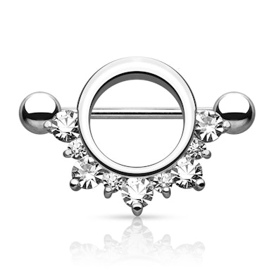 Bröstpiercing med stenbåge