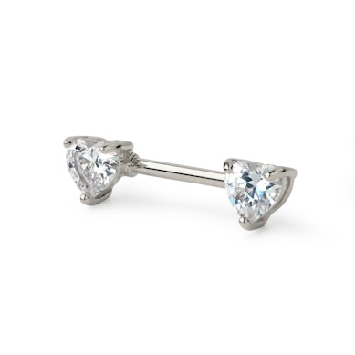 Bröstpiercing med stenhjärta