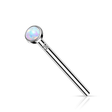 Fish tail näspiercing av 14 karat guld med ingraverad opalsten