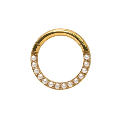 Titanring med framåtvända pärlor