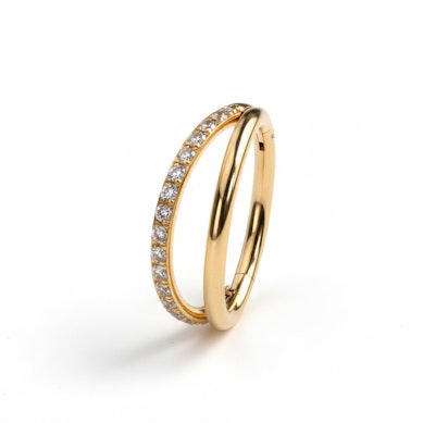 Dubbelring i titan med stenar på ena bandet