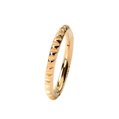 Ring av 14 kt. guld med gångjärn och pyramidmönster