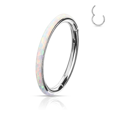 Ring gjord av titan med gänga och yttre opal
