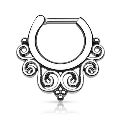 Septumpiercing med tvinnad design