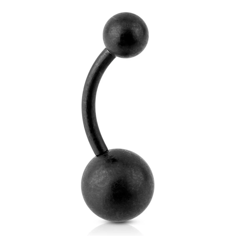 Mattsvart navelpiercing