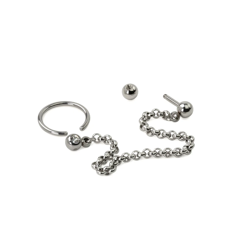 Ring och stav till tragus och helix med kedja