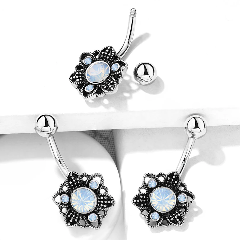 Navelpiercing med oxiderat blomma och sten av opalit