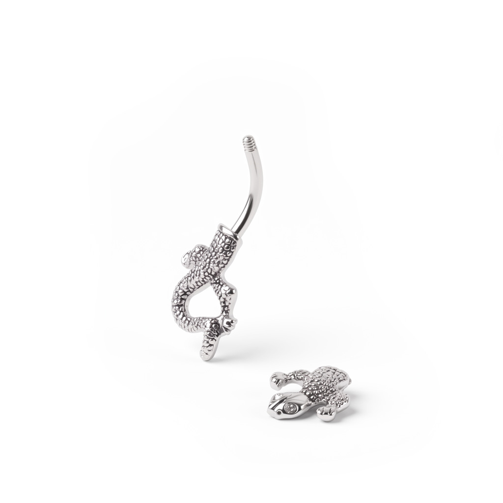 Navelpiercing med ödla