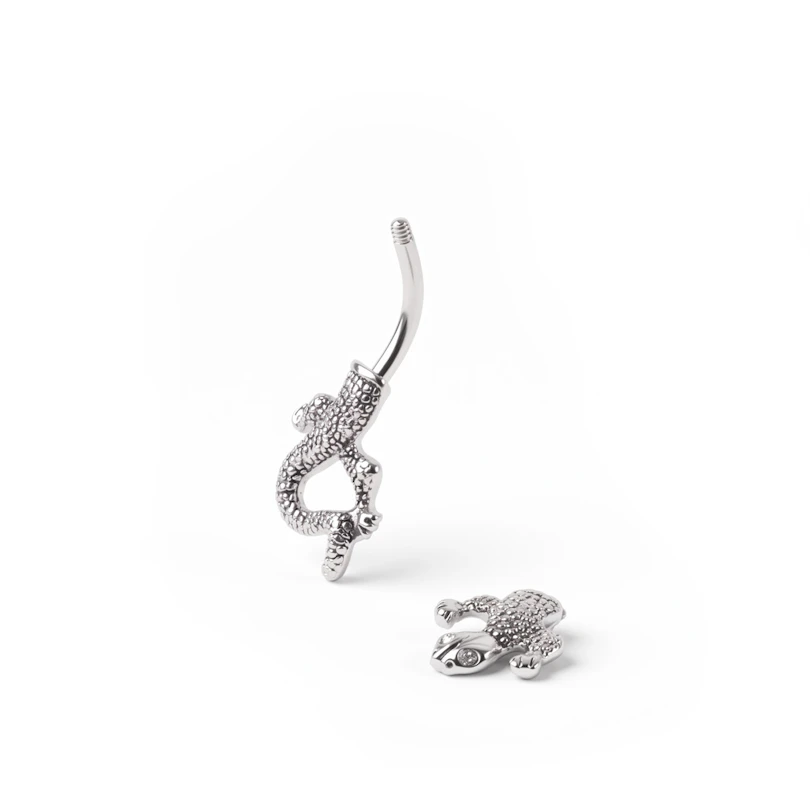 Navelpiercing med ödla
