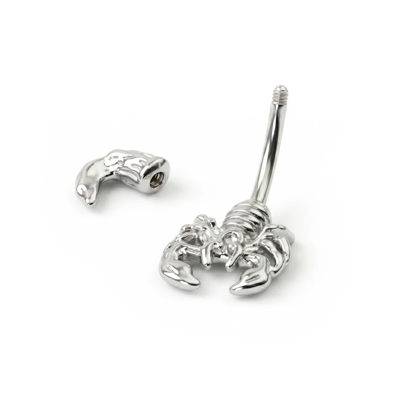 Navelpiercing med skorpion
