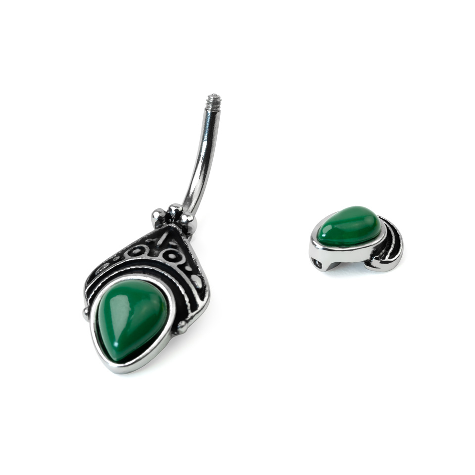 Navelpiercing med antik filigrandesign och droppformad sten