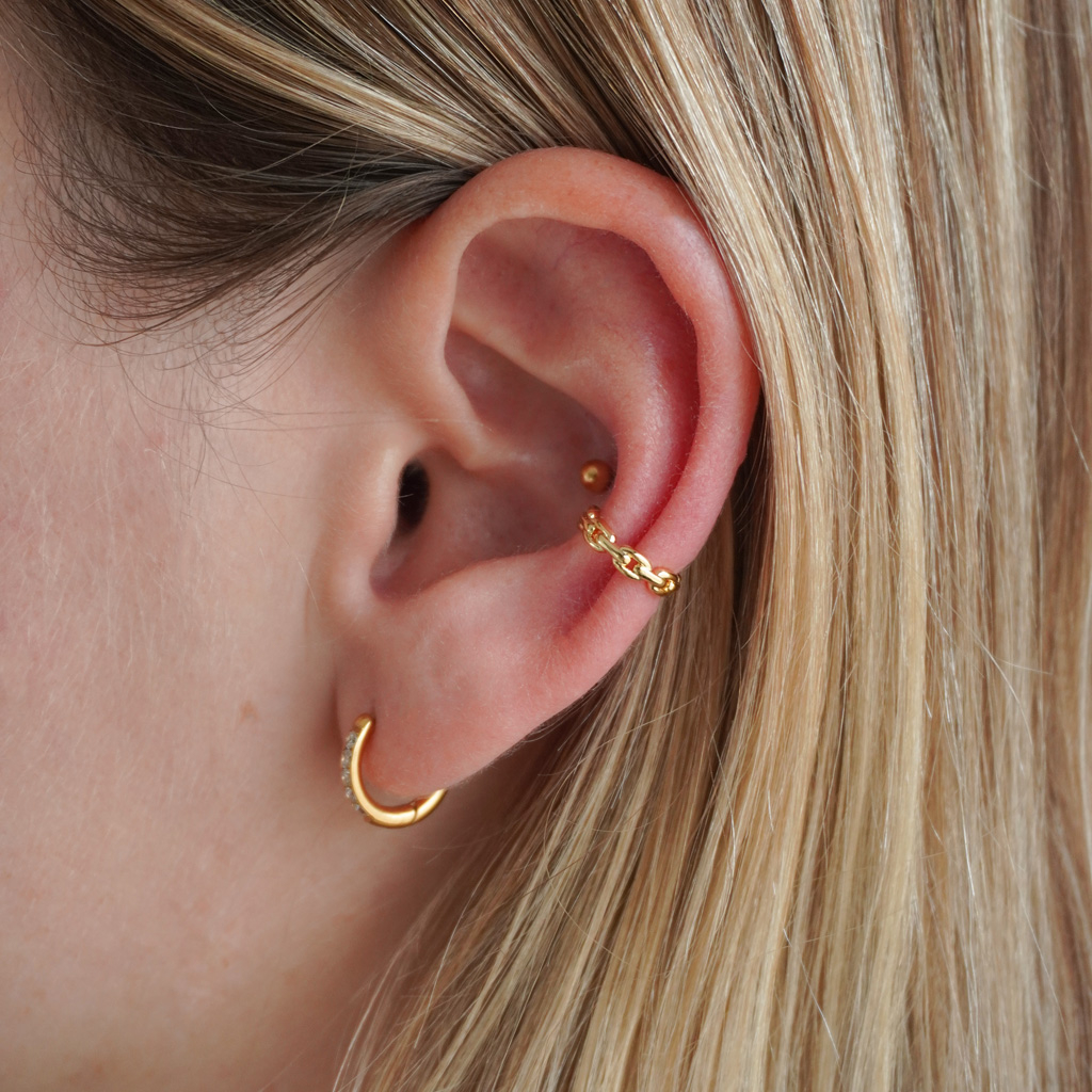 Earcuff med kedjedesign