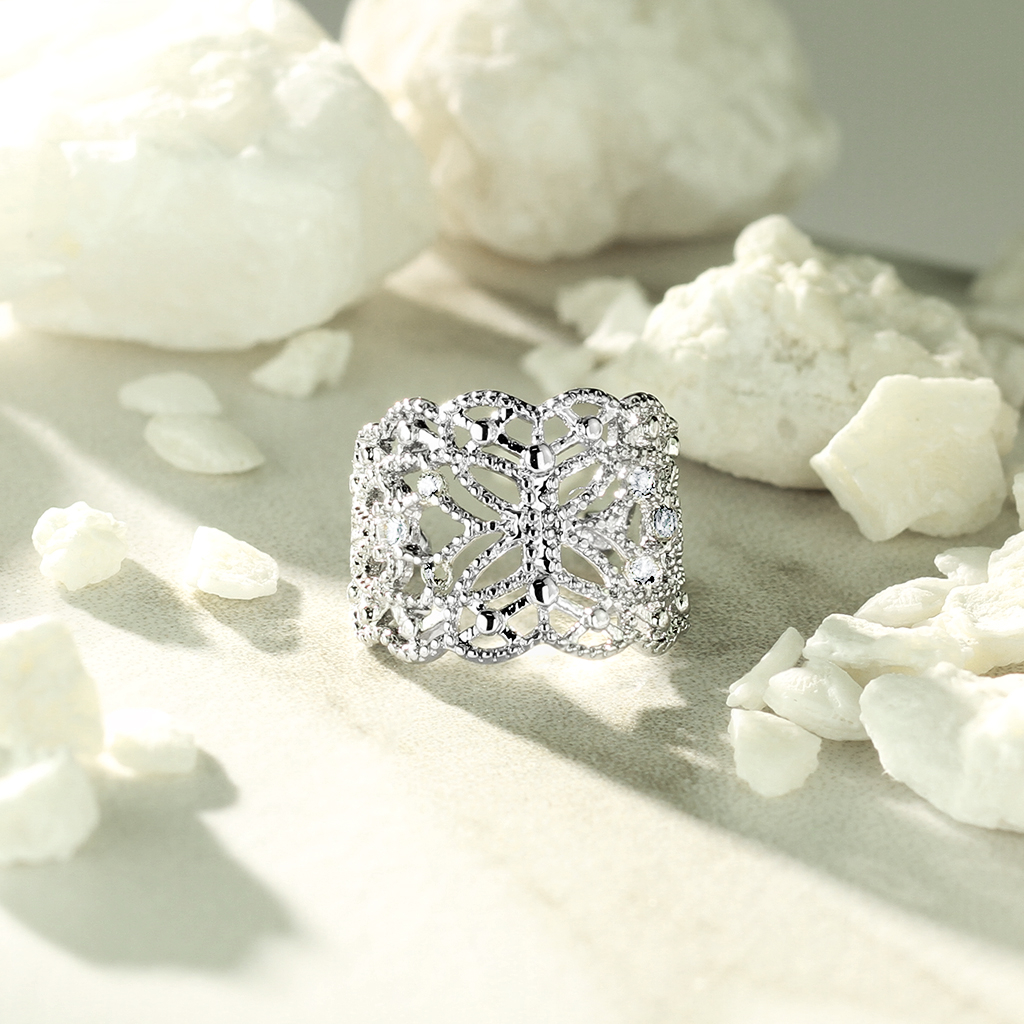 Earcuff med filigranfjäril