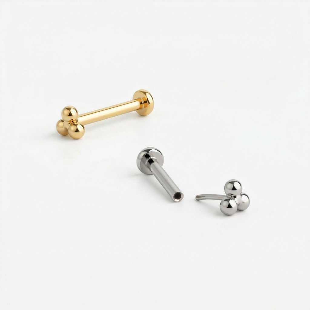 Titan push-in labret med triangelkulor på toppen