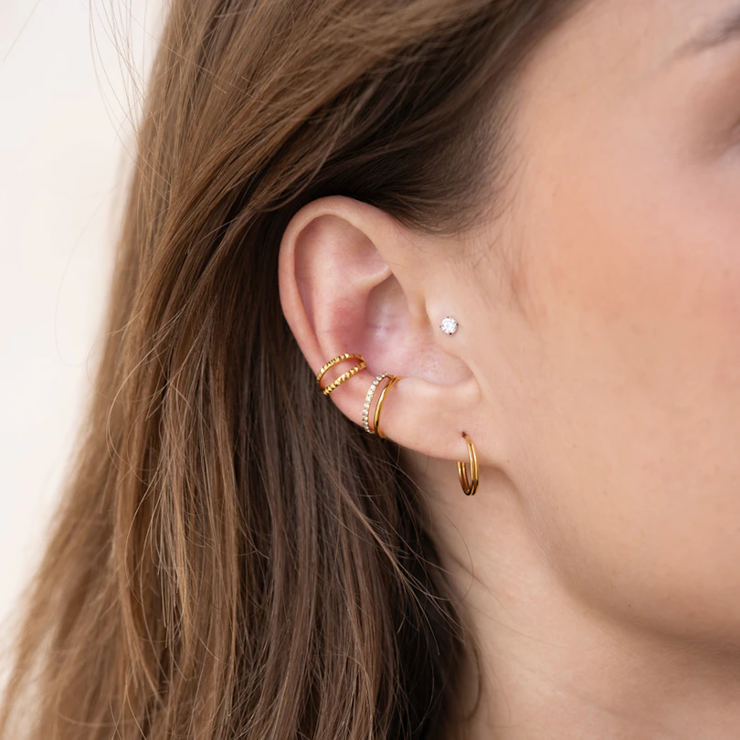 Push-in labret av titan med sten