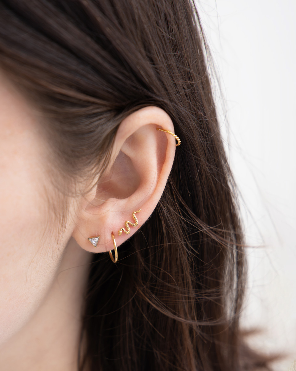 Labret i titan med invändig tråd och triangelsten