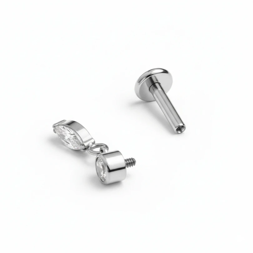 Labret i titan med marquise-berlock