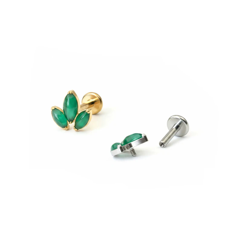 Titanlabret med trio av marquise-slipade naturstenar