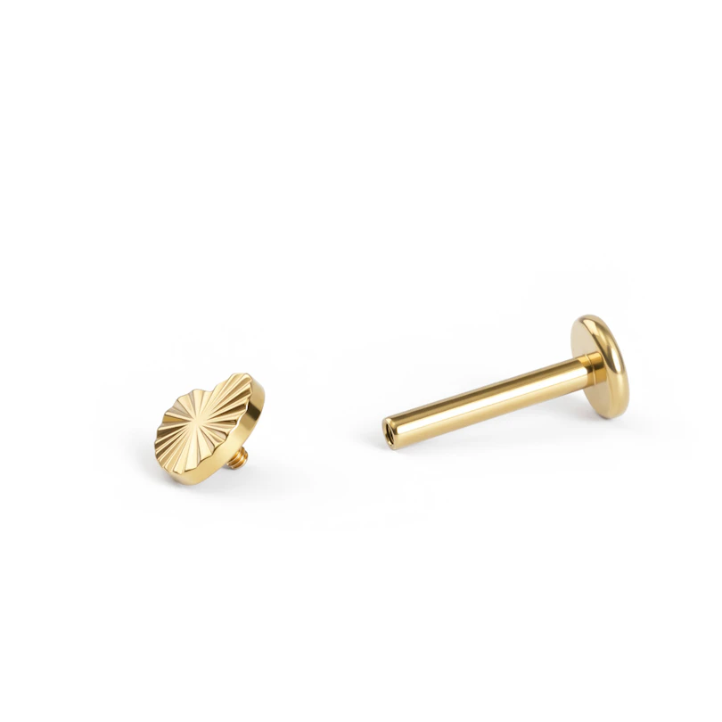 Hjärtformad labret med strukturmönster