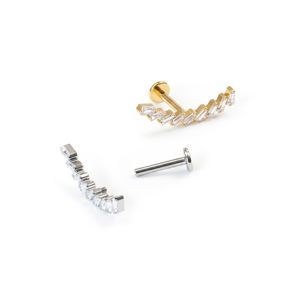 Labret i titan med båge av stenar
