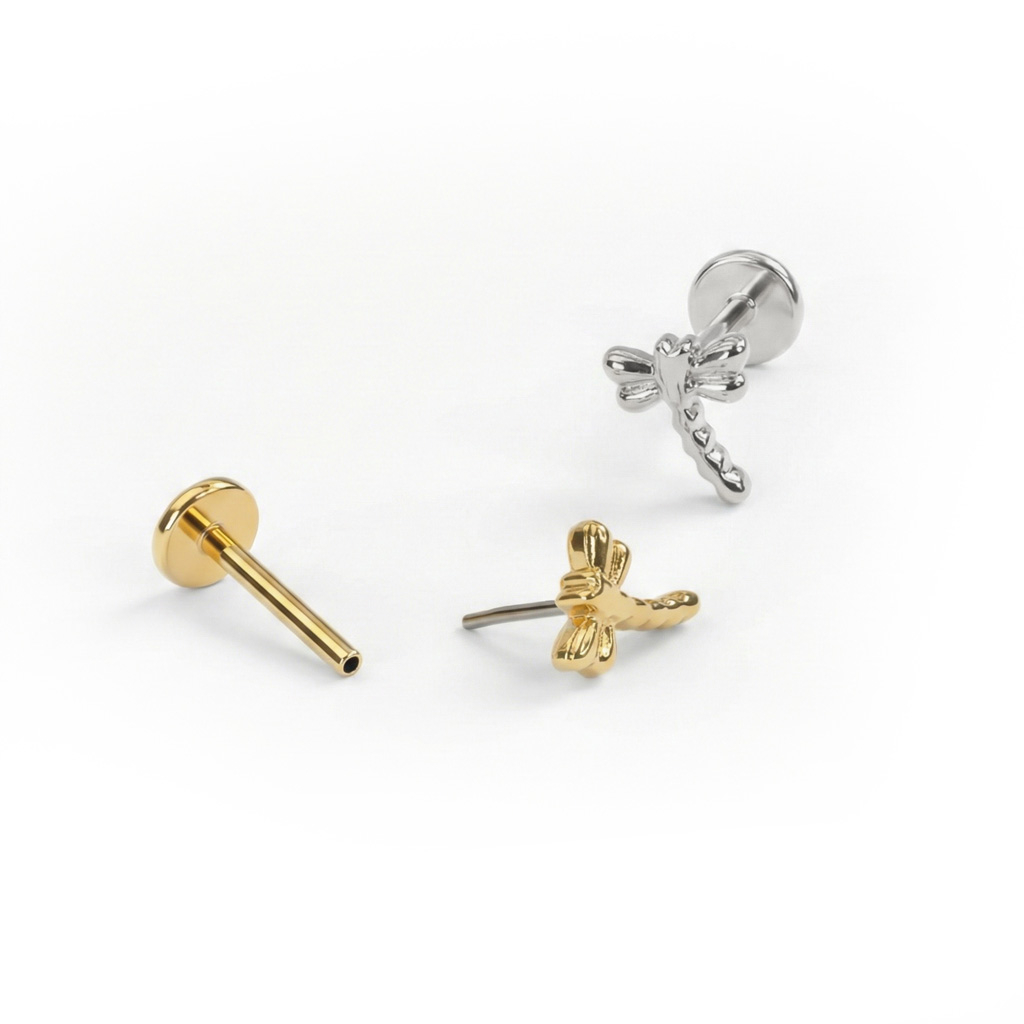 Labret i titan med trollslända