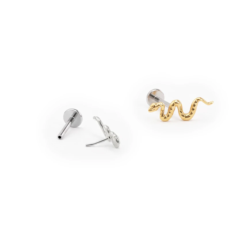 Push-in labret i titan med orm