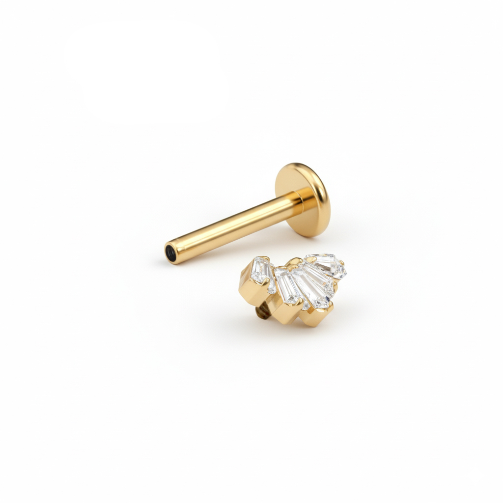 Titanlabret med baguetteslipade stenar